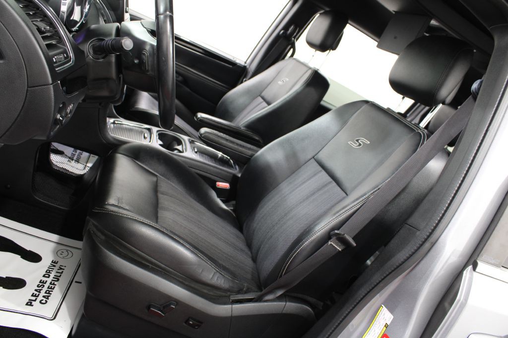 2014 Chrysler Town & Country Image 12