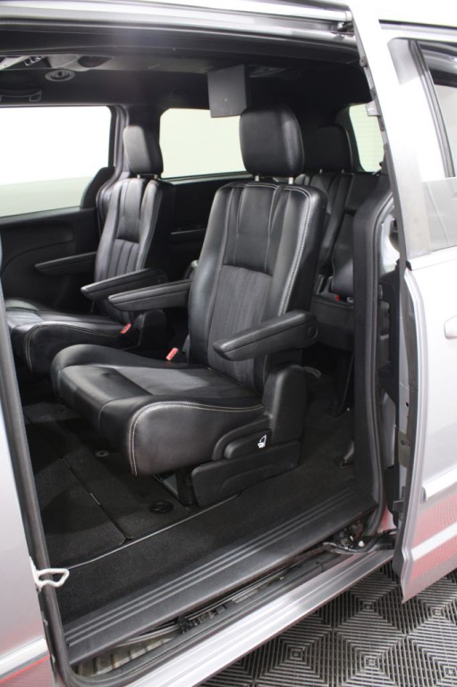 2014 Chrysler Town & Country Image 13