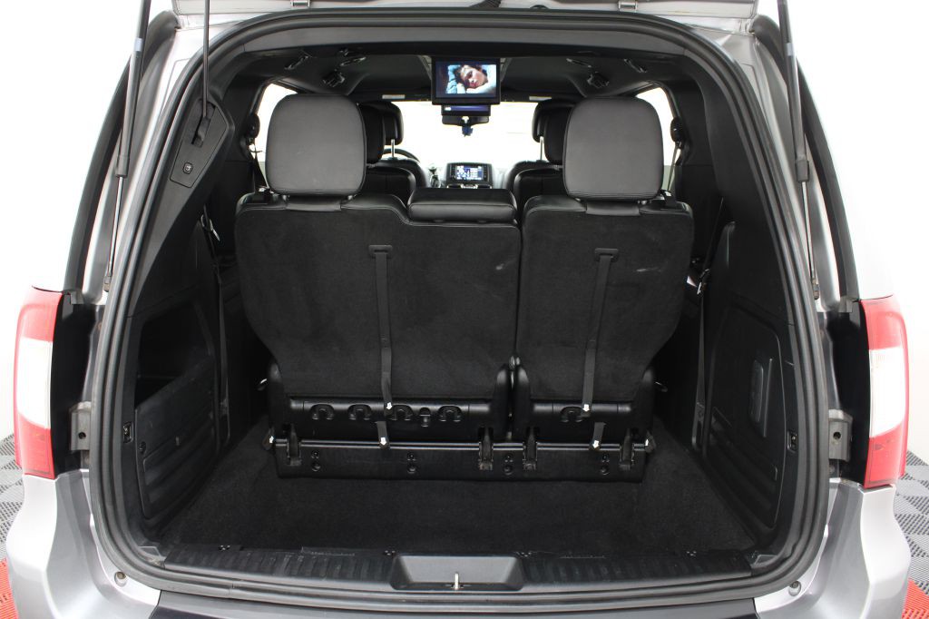 2014 Chrysler Town & Country Image 18