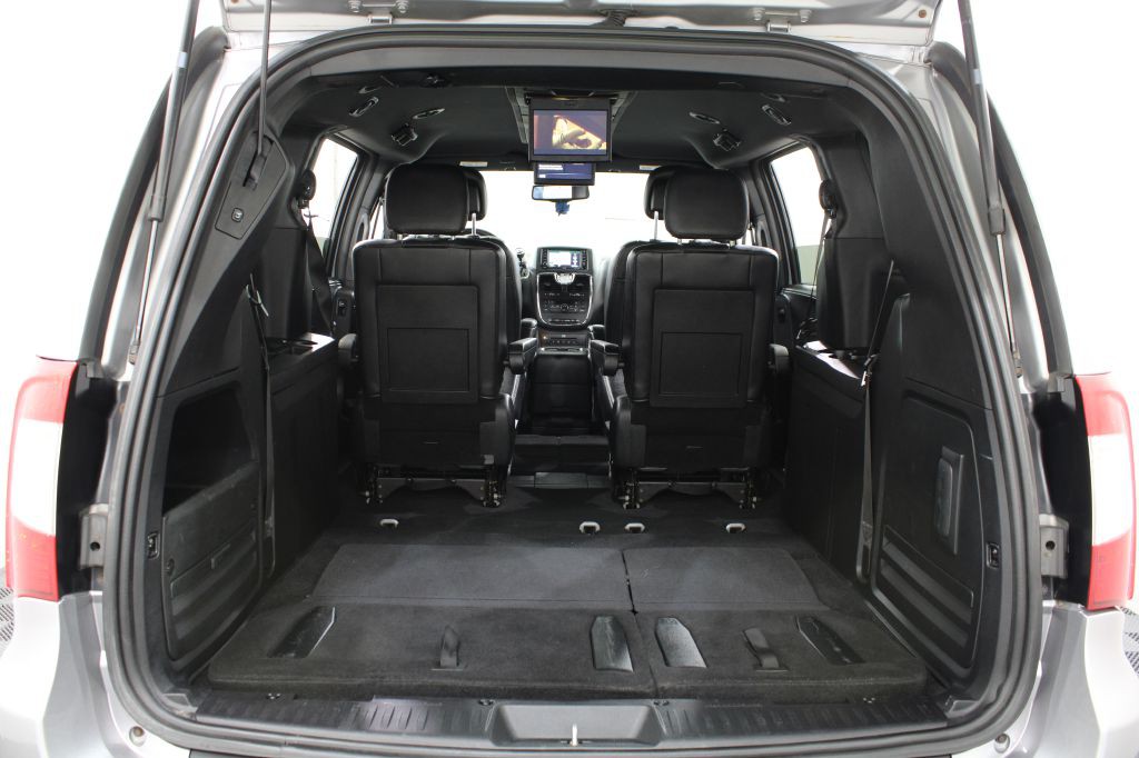 2014 Chrysler Town & Country Image 19