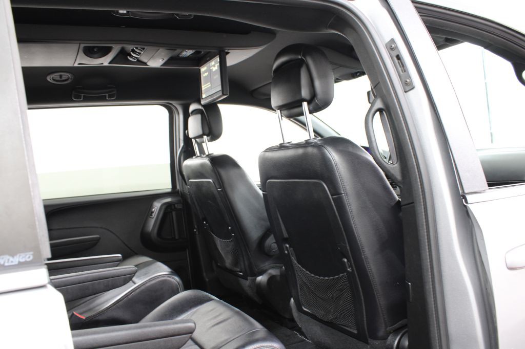 2014 Chrysler Town & Country Image 22