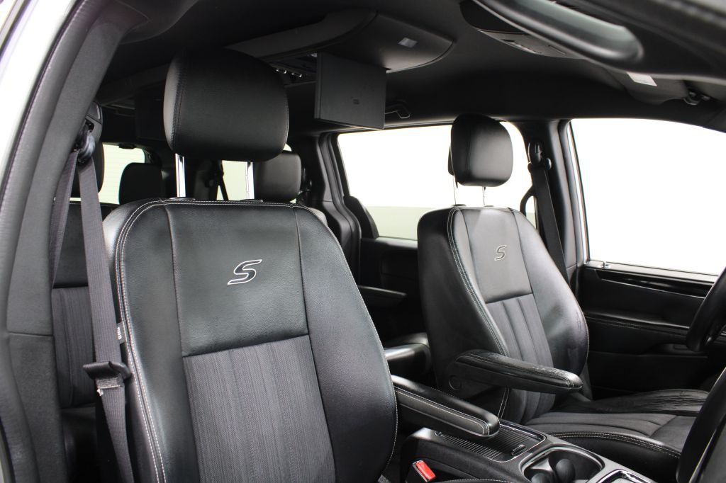 2014 Chrysler Town & Country Image 25