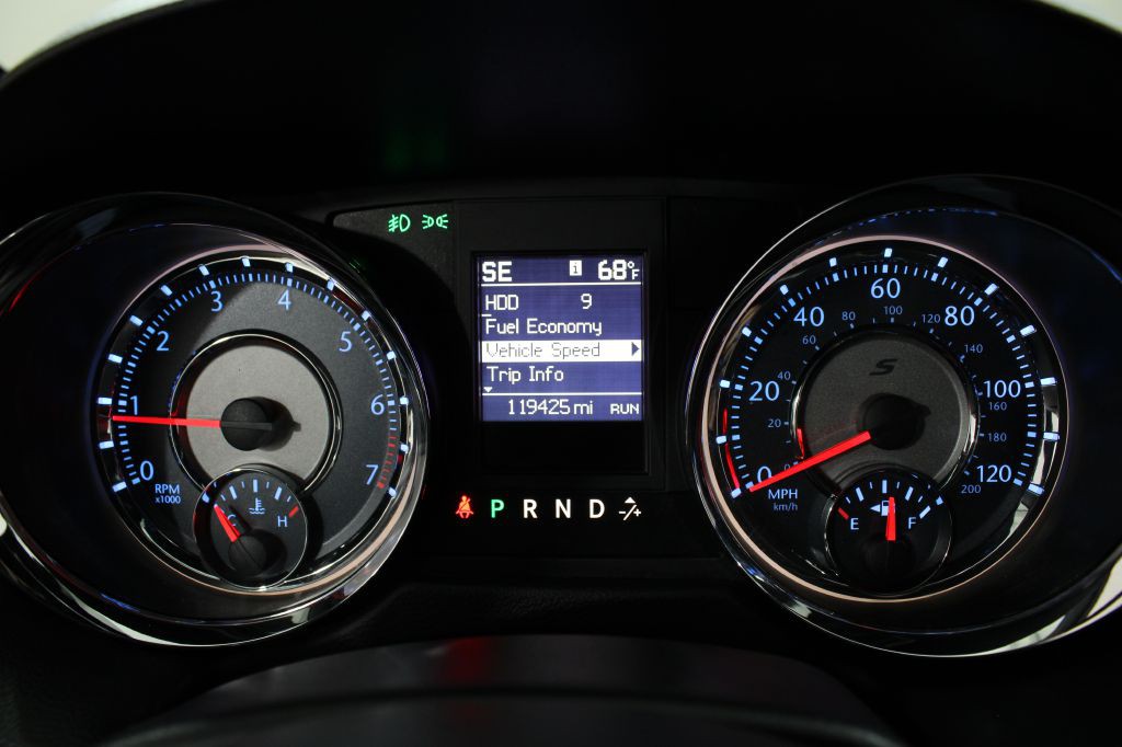 2014 Chrysler Town & Country Image 28