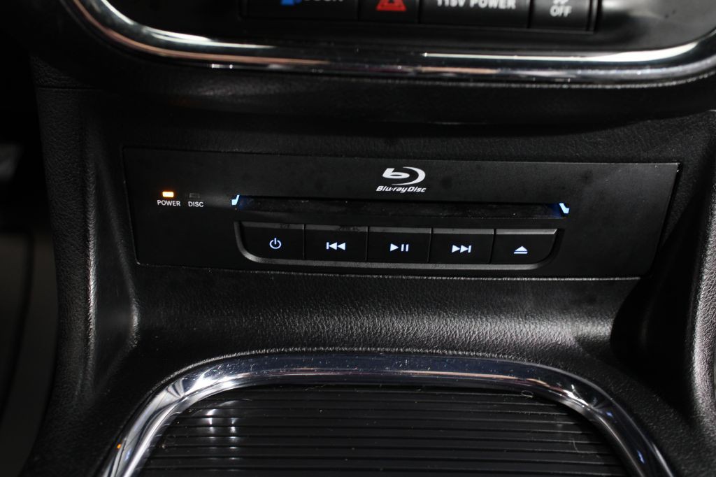 2014 Chrysler Town & Country Image 31