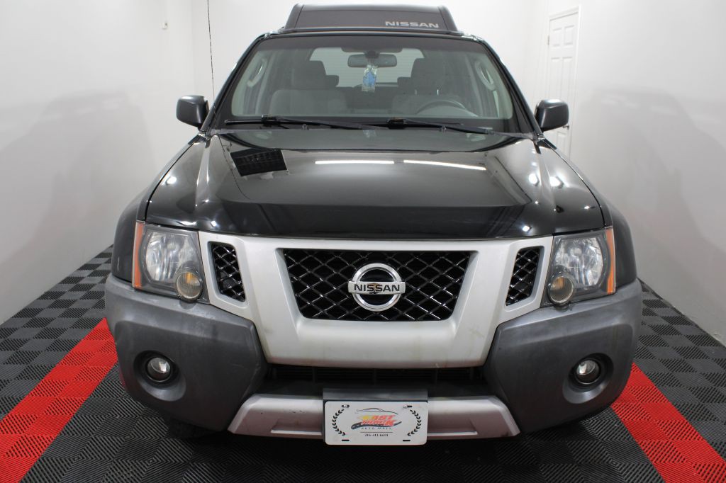 2011 Nissan Xterra Image 2