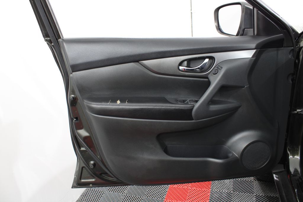 2016 Nissan Rogue Image 11