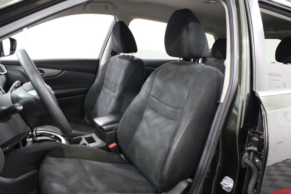 2016 Nissan Rogue Image 13