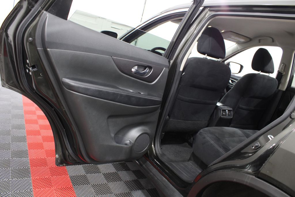 2016 Nissan Rogue Image 14