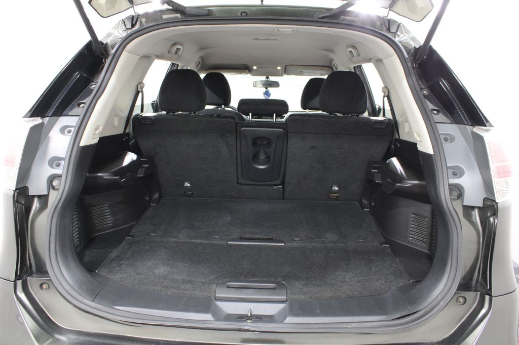 2016 Nissan Rogue Image 16