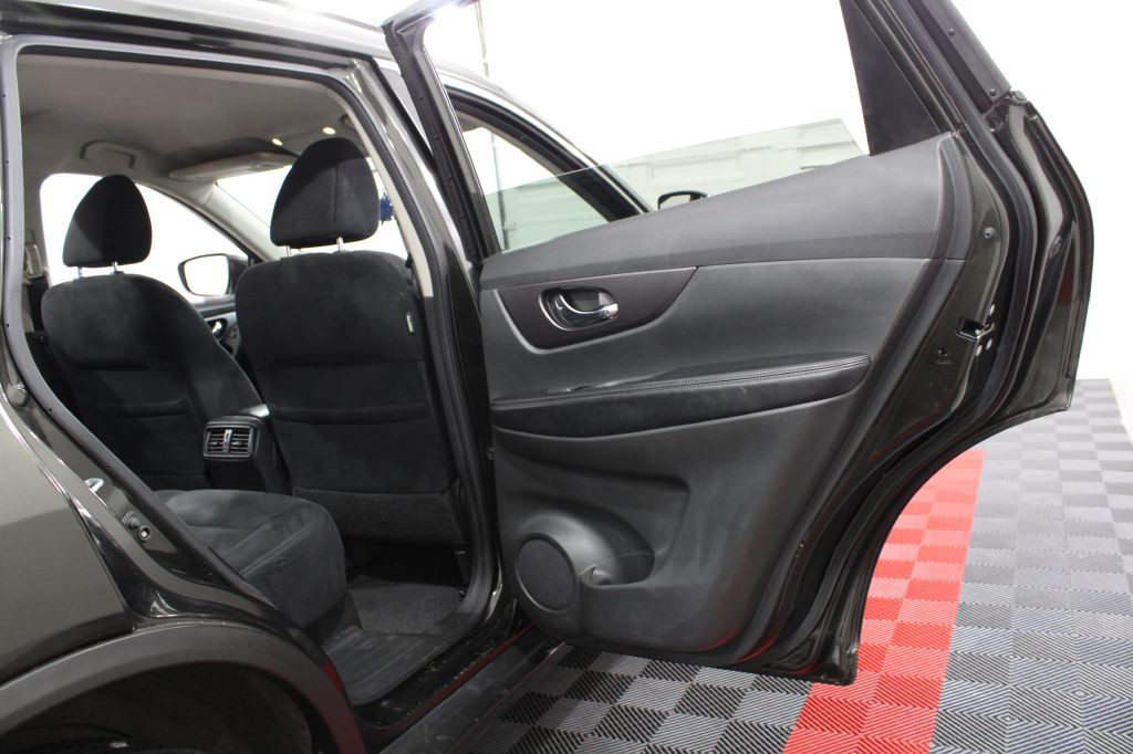 2016 Nissan Rogue Image 17