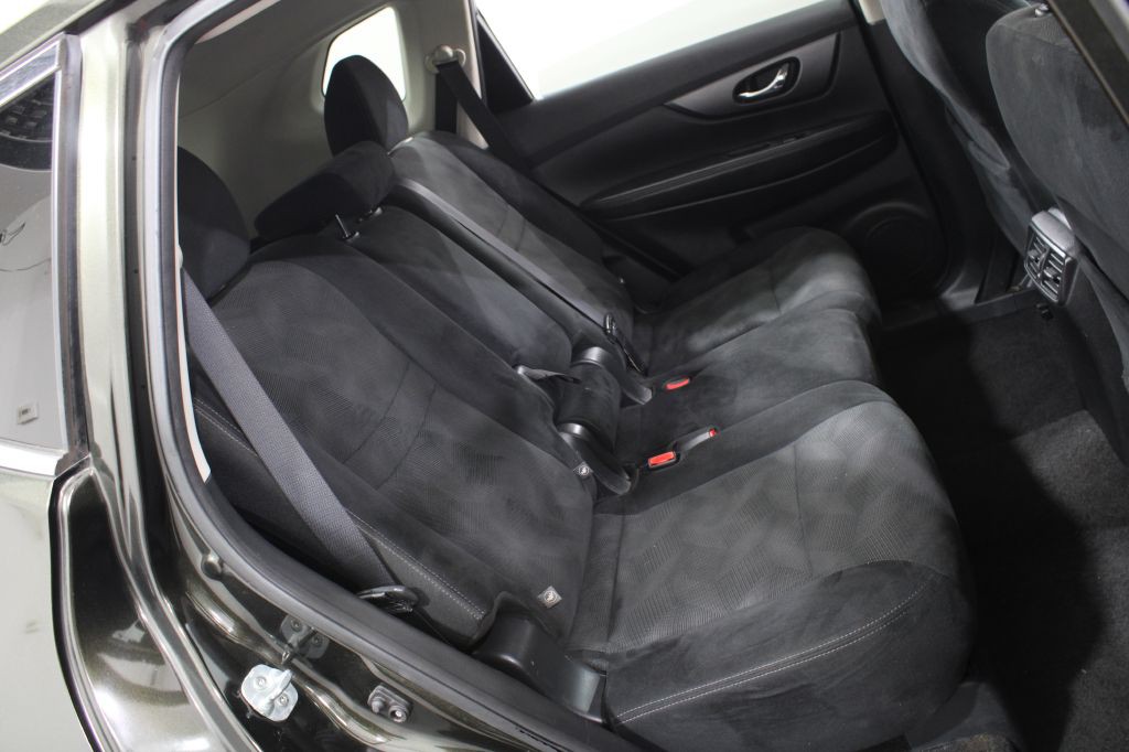 2016 Nissan Rogue Image 18