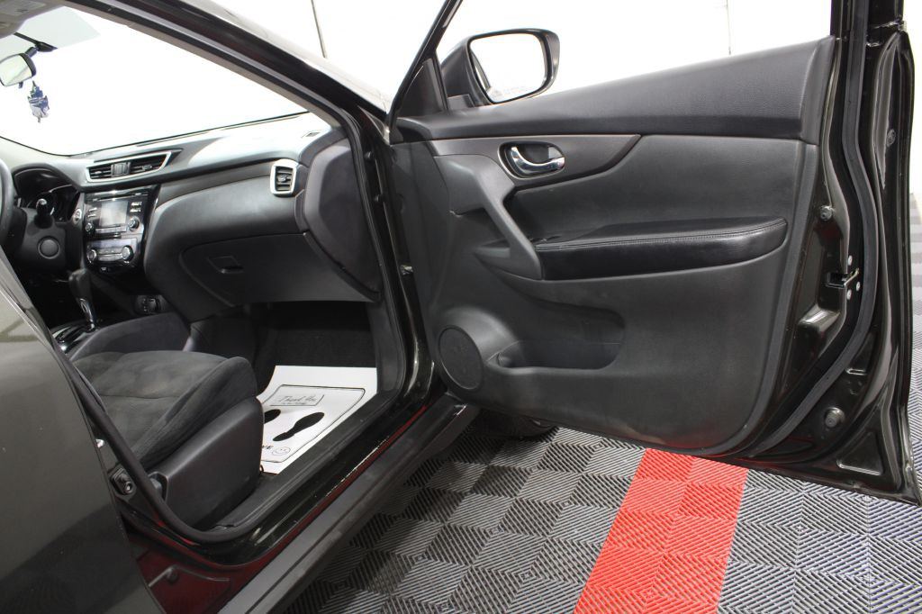 2016 Nissan Rogue Image 19