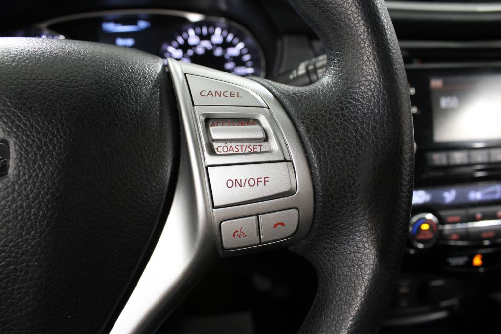 2016 Nissan Rogue Image 25