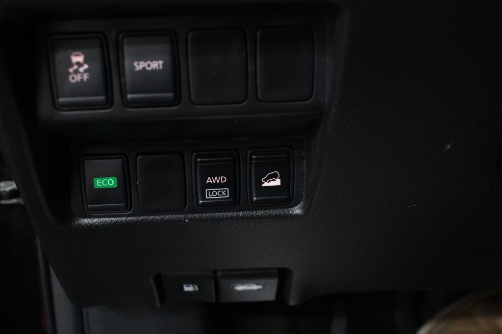 2016 Nissan Rogue Image 27