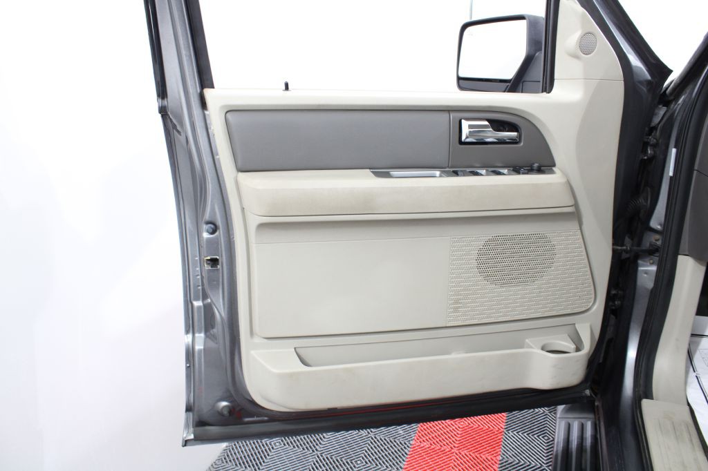 2011 Ford Expedition Image 9