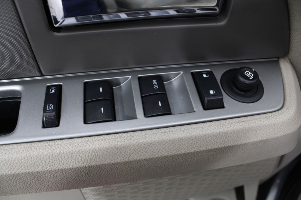 2011 Ford Expedition Image 22