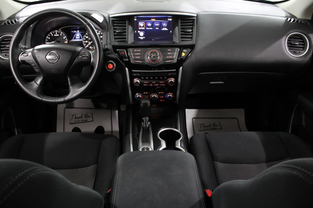 2017 Nissan Pathfinder Image 2
