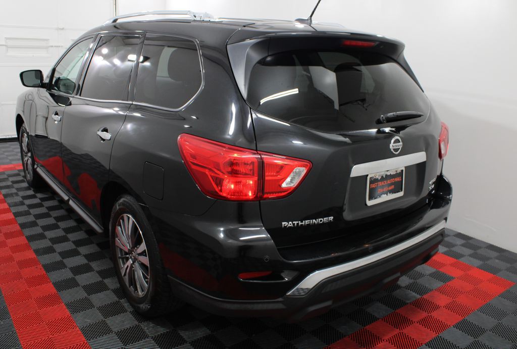 2017 Nissan Pathfinder Image 5