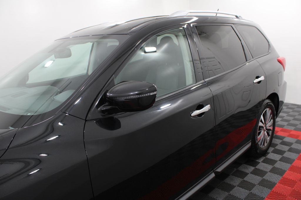 2017 Nissan Pathfinder Image 8