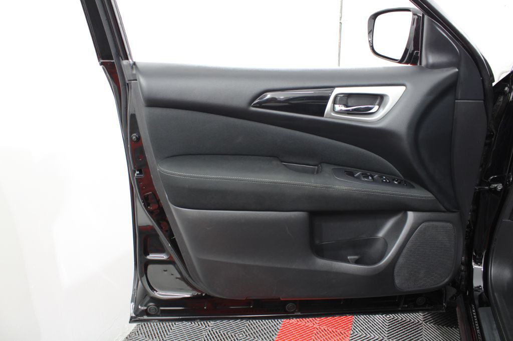 2017 Nissan Pathfinder Image 13