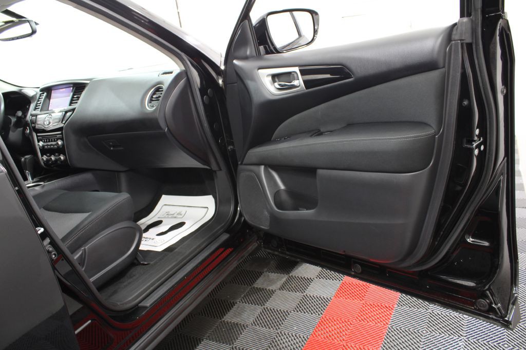 2017 Nissan Pathfinder Image 21