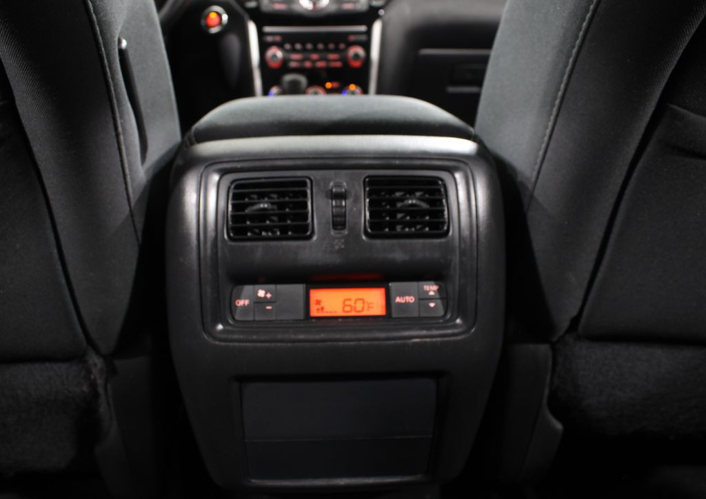 2017 Nissan Pathfinder Image 38