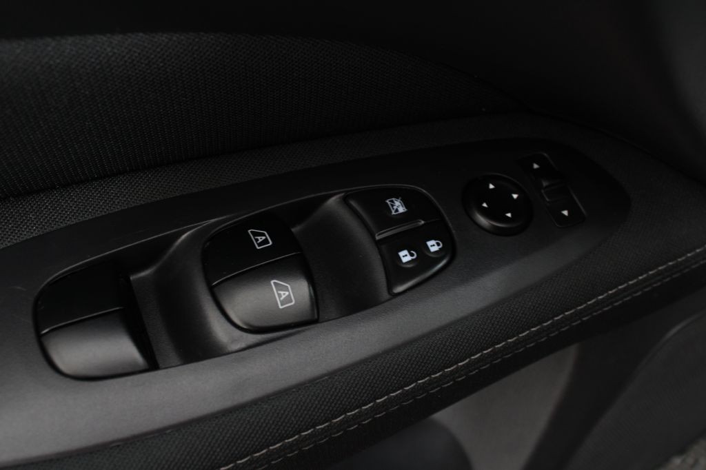 2017 Nissan Pathfinder Image 39