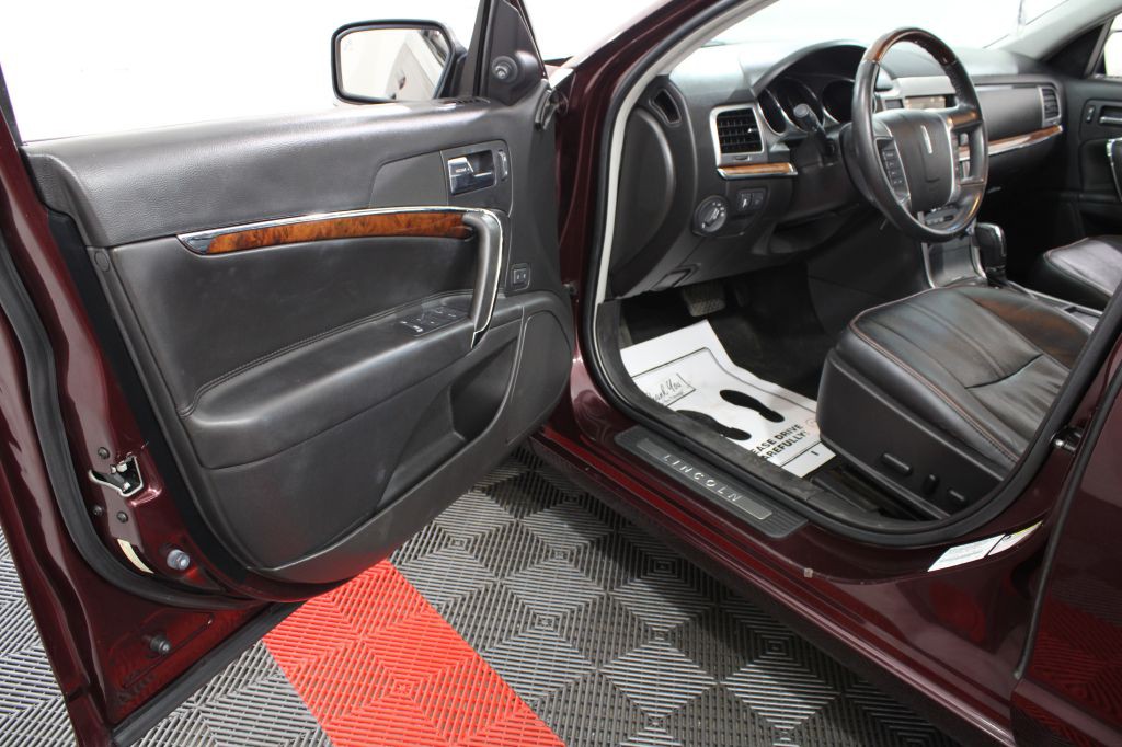 2012 Lincoln MKZ Image 17