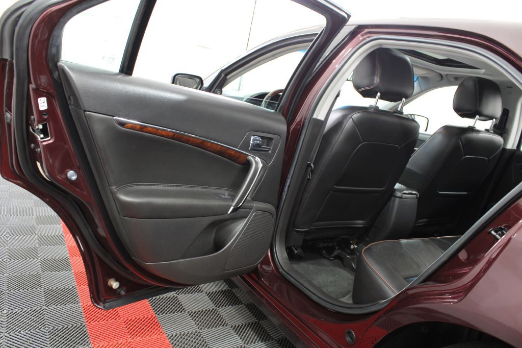 2012 Lincoln MKZ Image 20