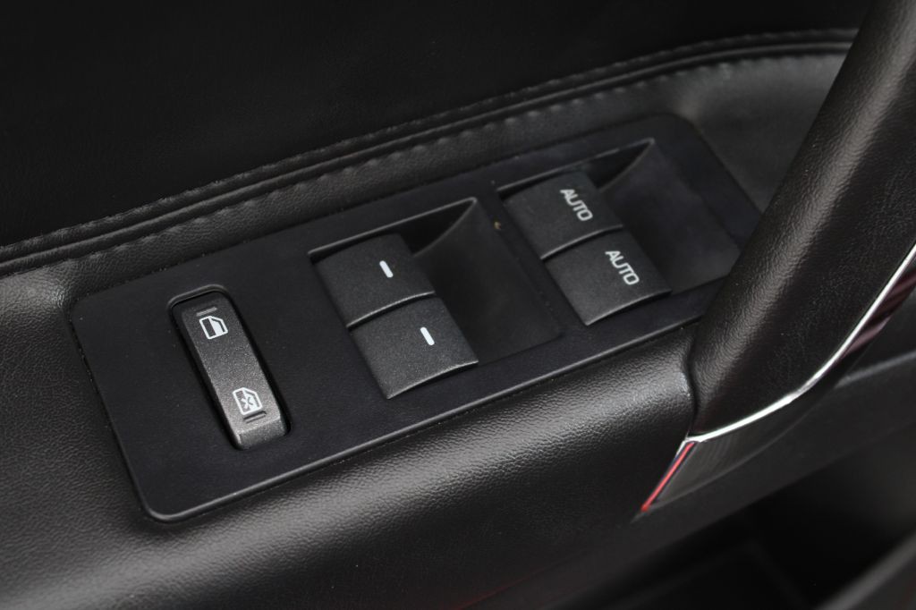 2012 Lincoln MKZ Image 38