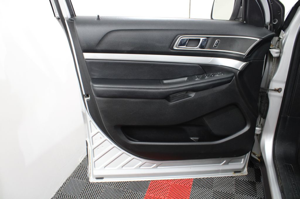 2017 Ford Explorer Image 16