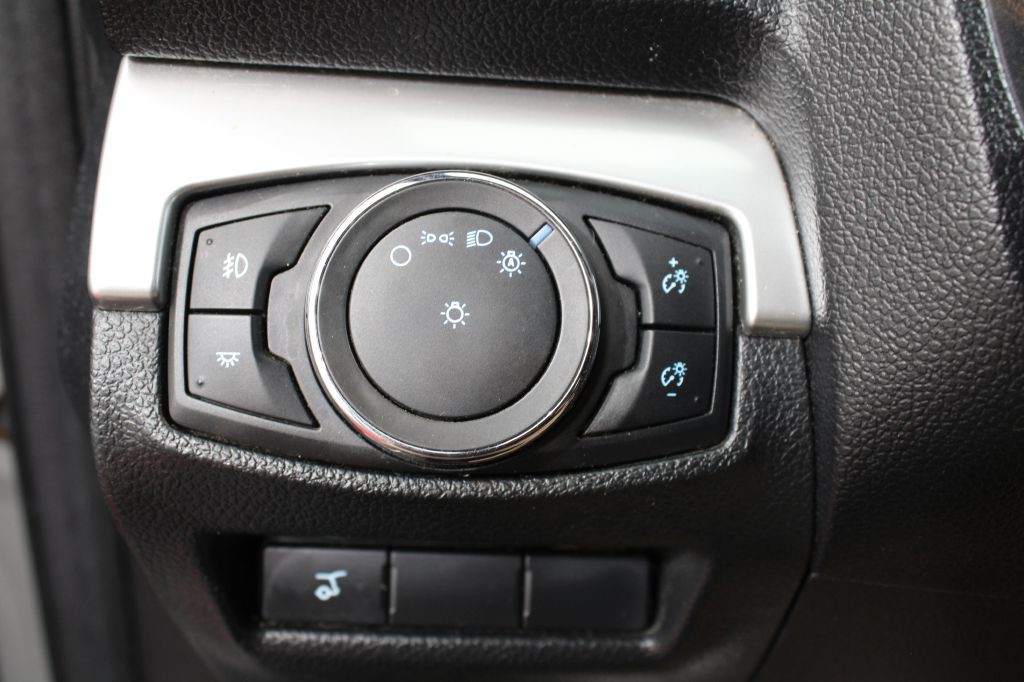 2017 Ford Explorer Image 43