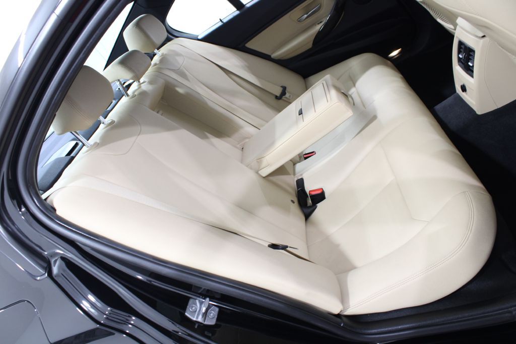 2018 BMW 3 Series Image 19