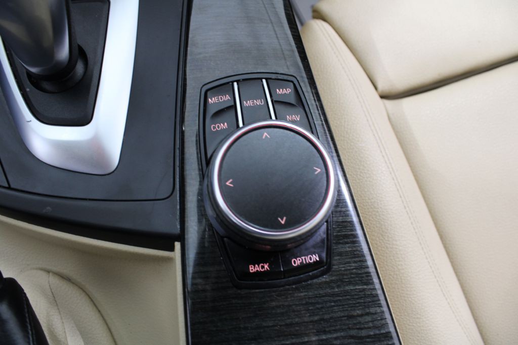 2018 BMW 3 Series Image 32