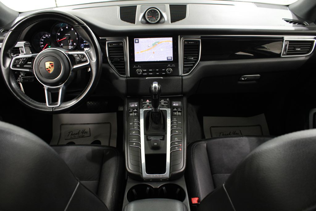 2018 Porsche Macan Image 2