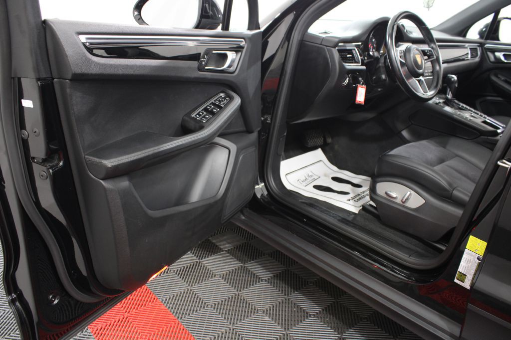 2018 Porsche Macan Image 10