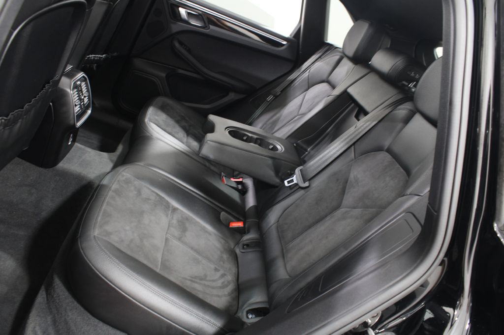 2018 Porsche Macan Image 13