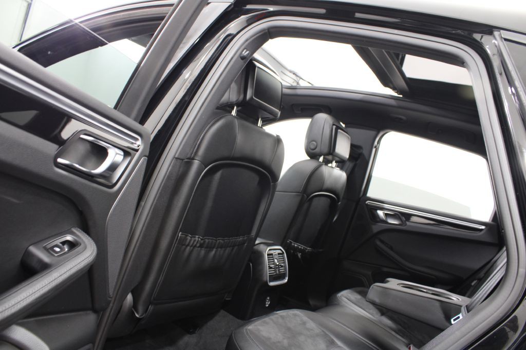 2018 Porsche Macan Image 14