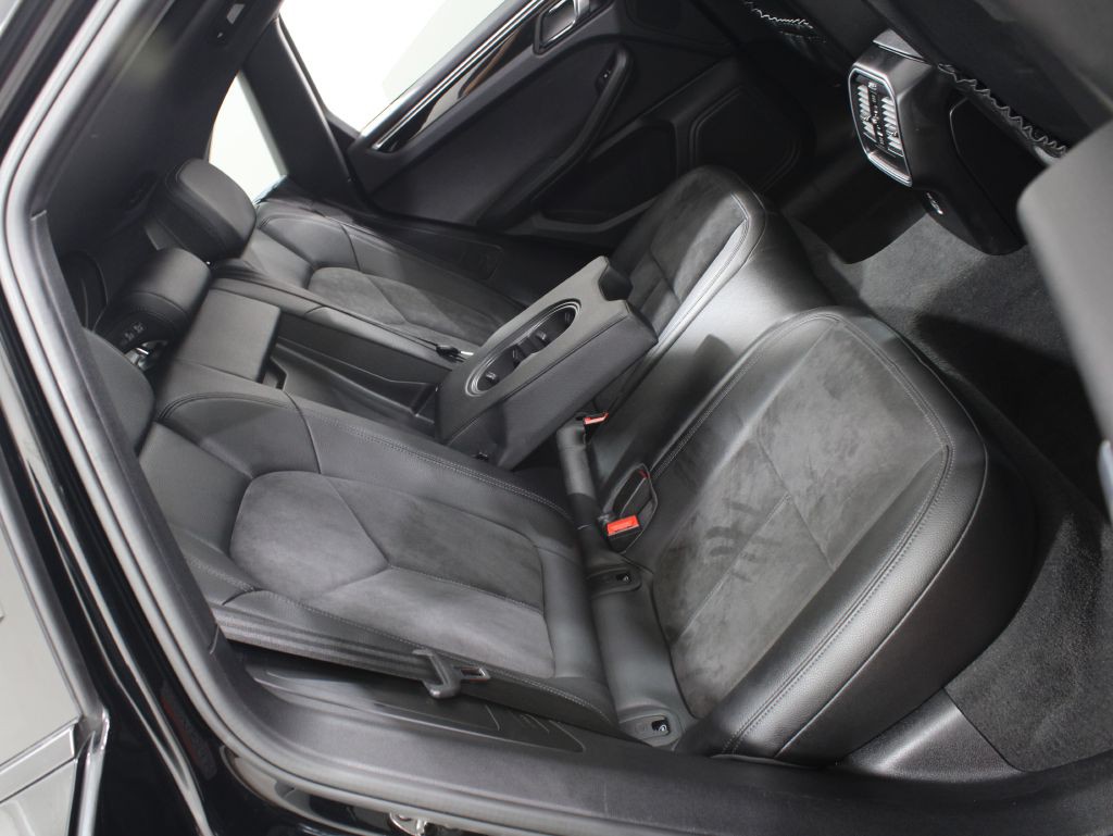 2018 Porsche Macan Image 20