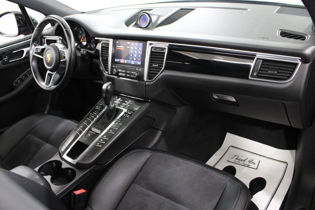 2018 Porsche Macan Image 24