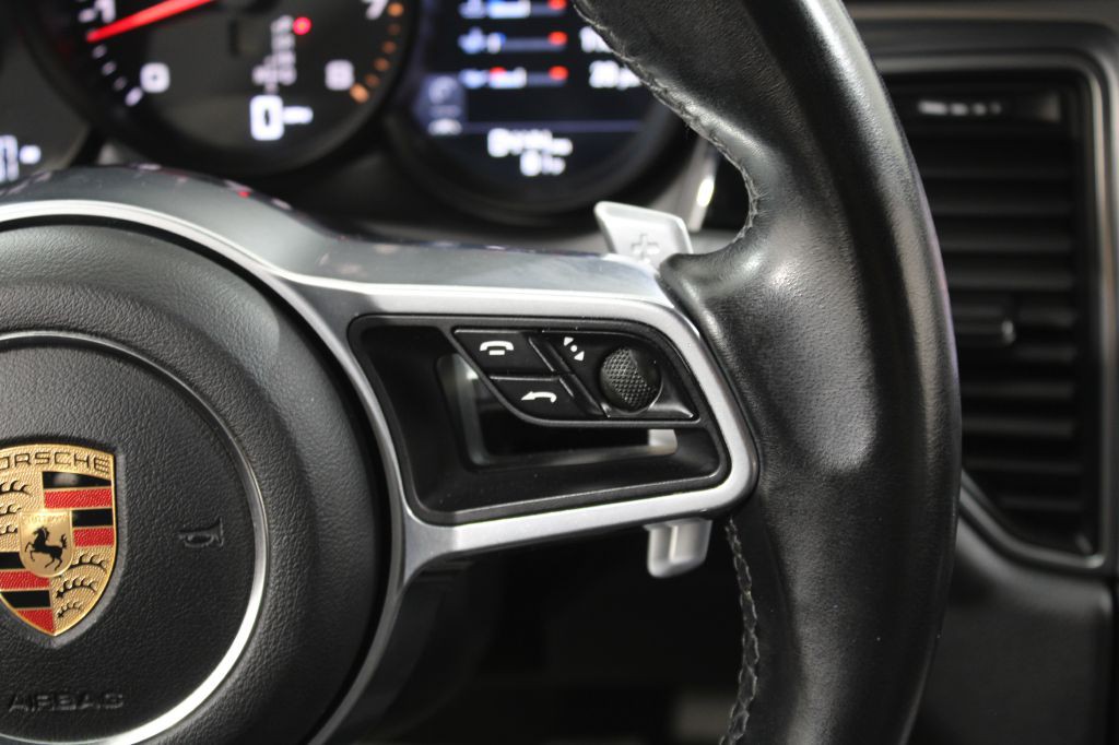 2018 Porsche Macan Image 26