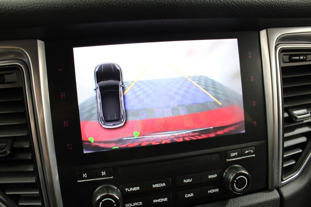 2018 Porsche Macan Image 32