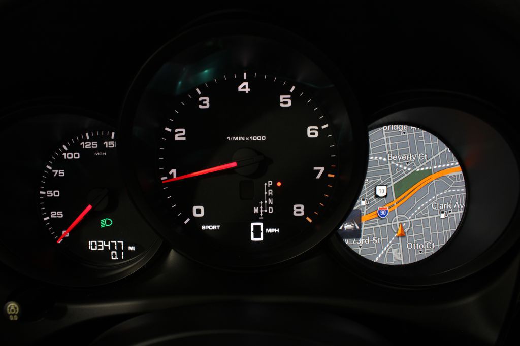 2018 Porsche Macan Image 35