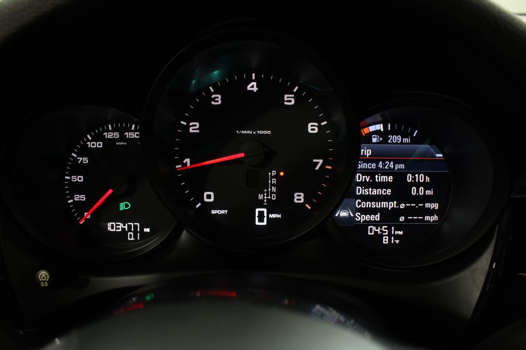 2018 Porsche Macan Image 36