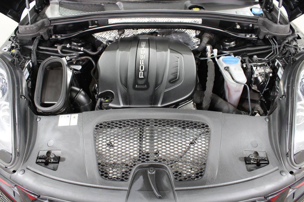 2018 Porsche Macan Image 49