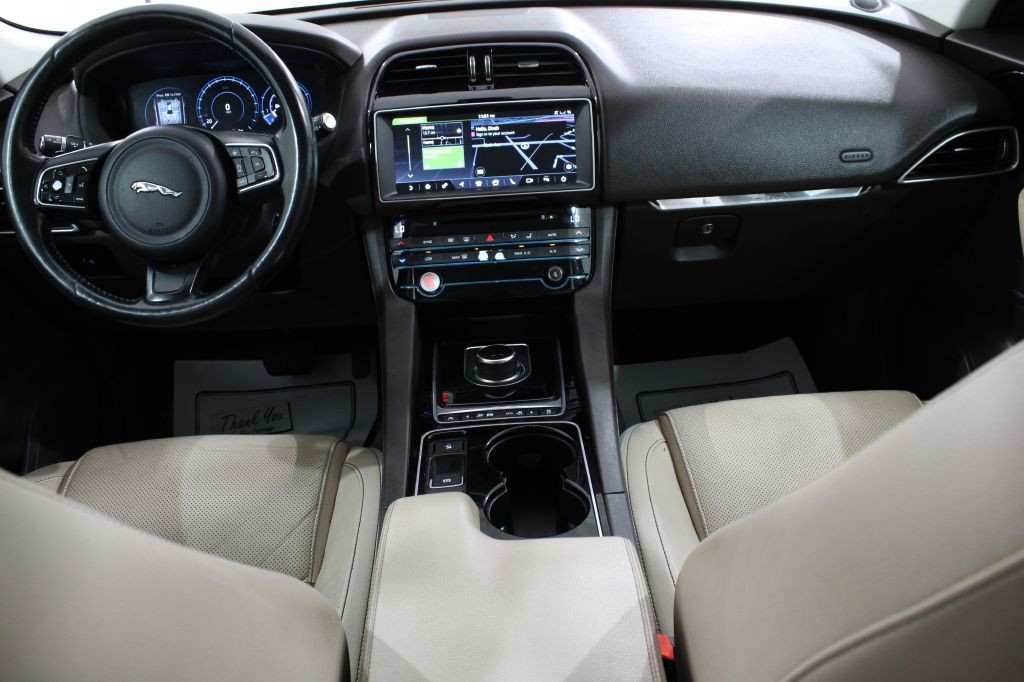 2017 Jaguar F-PACE Image 2