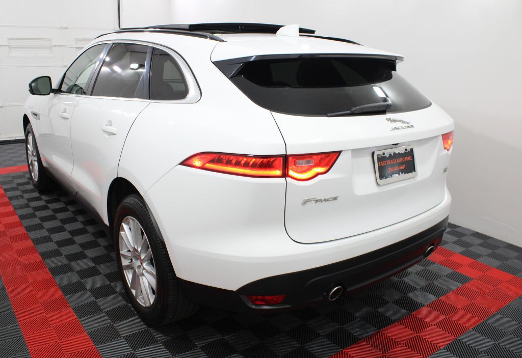 2017 Jaguar F-PACE Image 4
