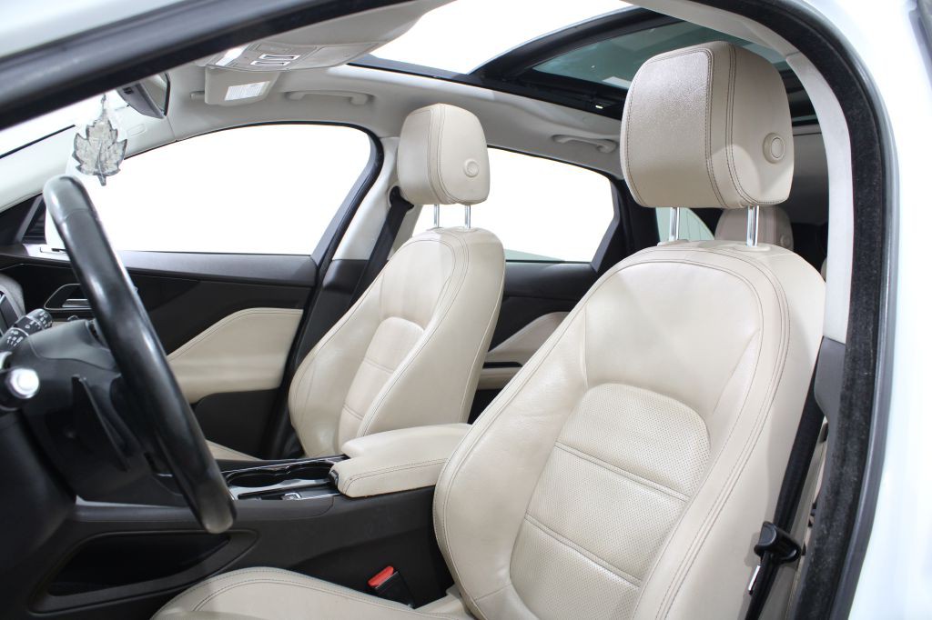 2017 Jaguar F-PACE Image 15