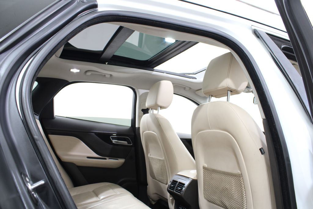 2017 Jaguar F-PACE Image 24