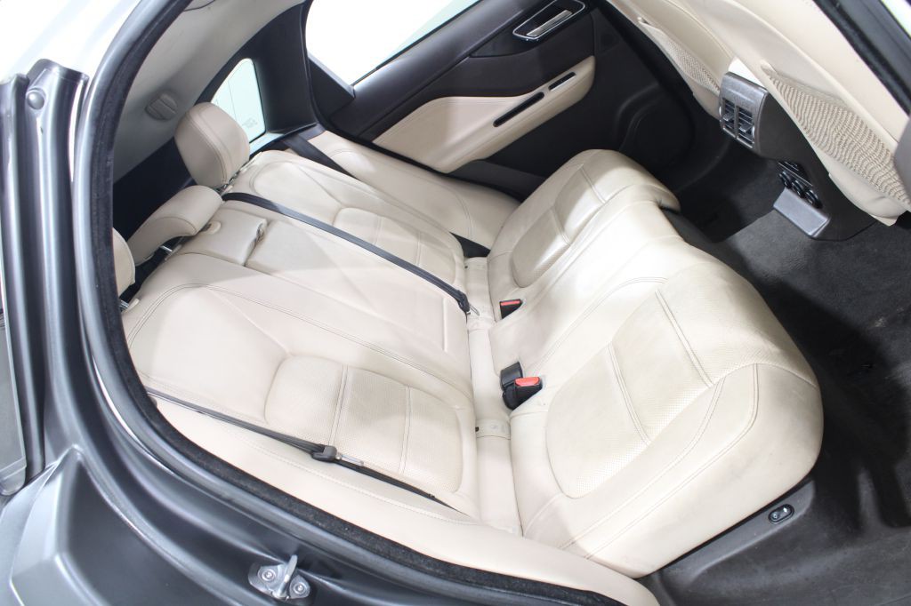 2017 Jaguar F-PACE Image 25